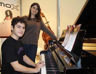 Syrian ‘piano genius’ teenager in Turkey dreaming of New York with right notes