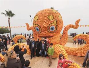 Mersin’s citrus festival like a carnival