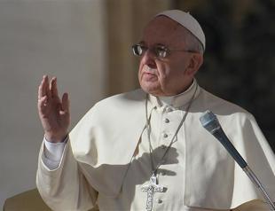 Pope calls for courageous decisions after synagogue slaying