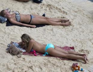 French women bid topless sunbathing adieu