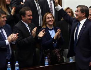Reluctant deputies challenge ruling AKP at Turkish Parliament