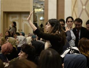 VIDEO: Woman forced out of room after attempting to ask question to Turkish family minister at women’s summit