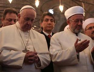 Popes first day in Istanbul boosts hopes of unification
