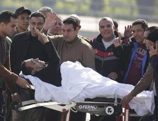 Egypt court drops murder charge against Mubarak