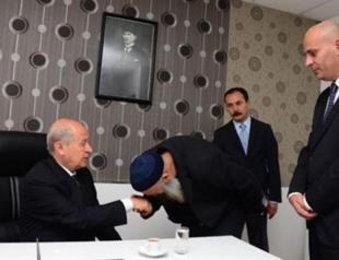 Dont let them kiss your hands, Turkish PM instructs officials