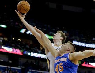 Aşık double-double helps Pelicans win