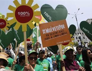 Thousands in Lima march for climate as talks grind on