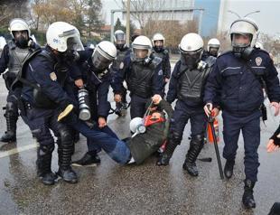 Police disperse teachers’ protest in Ankara, detain 100