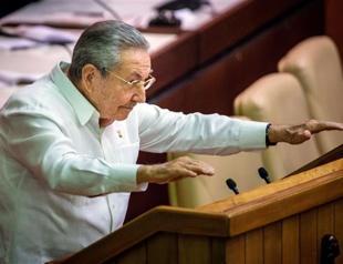 Castro hails US-Cuba thaw, but says wont change political system