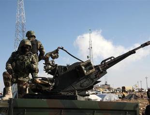 Iraqi Kurds, Yazidis fight ISIL for strategic town of Sinjar