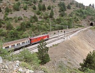 Arrests made over Balkan war massacre in joint operation