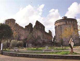 Pope’s visit to Turkey fuels hopes for rise in faith tourism