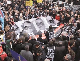 Turkish opposition to send MPs to Iran for graft probe