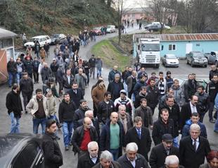 Workers locked themselves in mine to protest layoff their colleagues