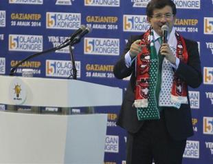 PM Davutoğlu joins row with prominent business group