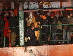 Italy takes control of drifting migrant ship