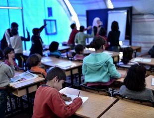 Education Ministry runs double-shift classes for Syrian refugee-students