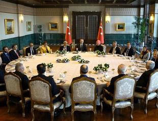 Erdoğan hosts academics at first ‘Presidential Table’ meeting