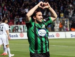 ‘Zeus song’ for Turkey’s Greek football star goes viral