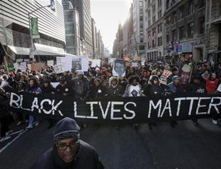 Thousands rally in US cities to protest police killings