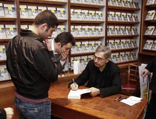 Orhan Pamuk in rare book signing event for new novel
