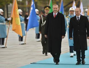 Use of state performers in Erdoğan’s palace show for Putin stirs debate