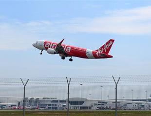 Search halted for missing AirAsia plane as night falls