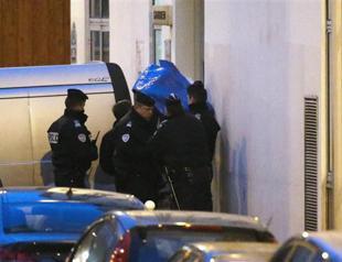 Security forces deploy in zone where Paris attack suspects spotted