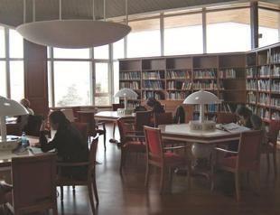 A night out at Istanbul’s 7/24 library