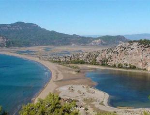 Protesters camping at İztuzu beach halt demo after new suspension of privatization
