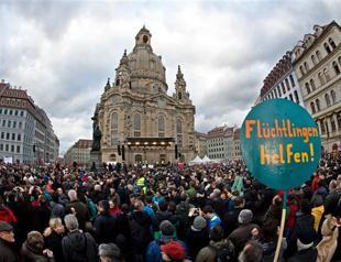 35,000 Germans rally in Dresden against racism and xenophobia