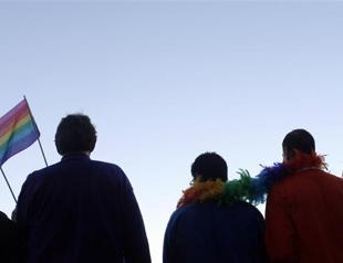 US eases ban on blood donations from gay men