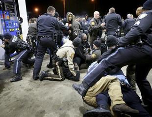 US police shoot dead black teenager at Missouri gas station