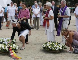 Prayers and tears as Asia mourns tsunami dead 10 years on