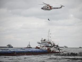 Efforts continue to rescue seamen after cargo ship ran aground off Samsun