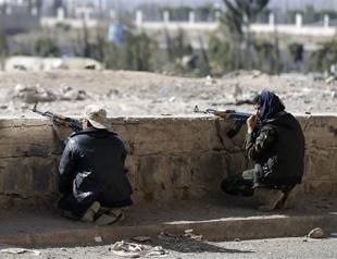 Yemen militia clash with army, fire on PMs convoy