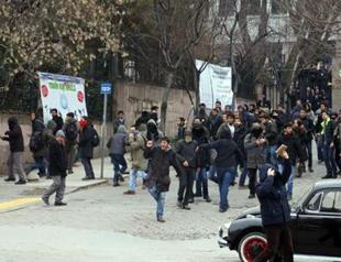 VIDEO: Islamists clash with Charlie supporters at Turkish university