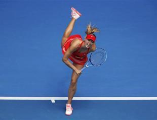 Sharapova survives Aussie Open meltdown