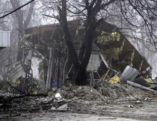 Five civilians dead as fresh battles rock east Ukraines Donetsk