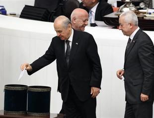 Uneasiness within AKP over corruption claims obvious, says opposition