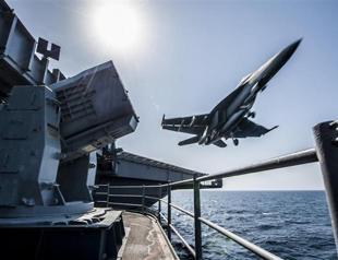 US air strikes target convoy carrying ISIL leaders in Iraq