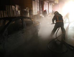 Ten cars set alight in Istanbul suburb overnight