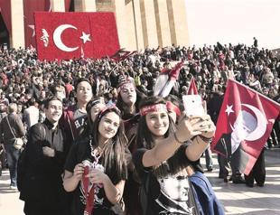 Turks commemorate Atatürk on anniversary