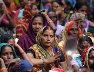 Ten Indian women die, dozens sick after mass sterilisati