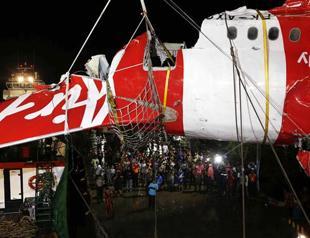 Flight data recorder retrieved from crashed AirAsia jet