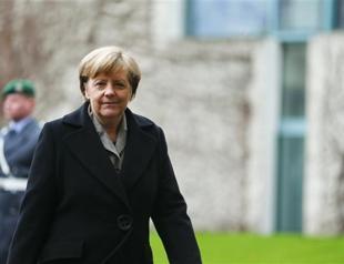 Merkel, top ministers to join Muslim march for tolerance