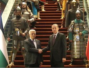 Erdoğan meets Abbas with military dress show