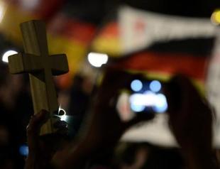 25,000 attend German anti-Islam march, but counter-protests bigger