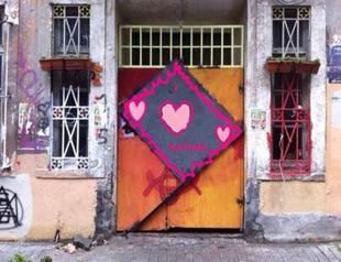 Activists mock police lockdown to celebrate anniversary of communal house in Istanbul