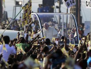 Pope leads joyous million-strong mass on Sri Lanka seafront